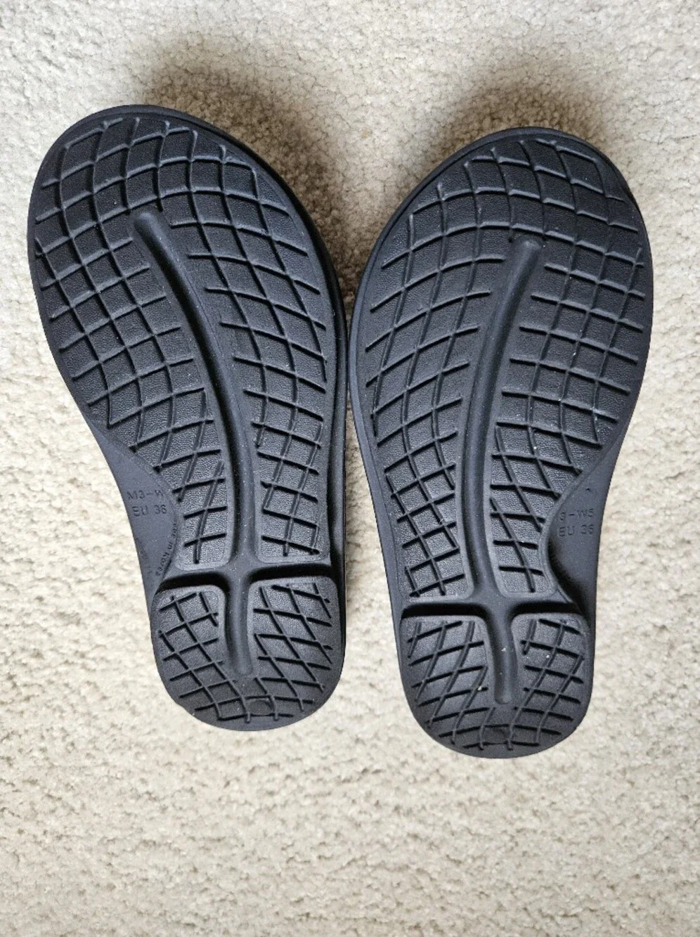 Oofos Flip Flop Sandals Black US 5 EU 36 Comfy Recovery